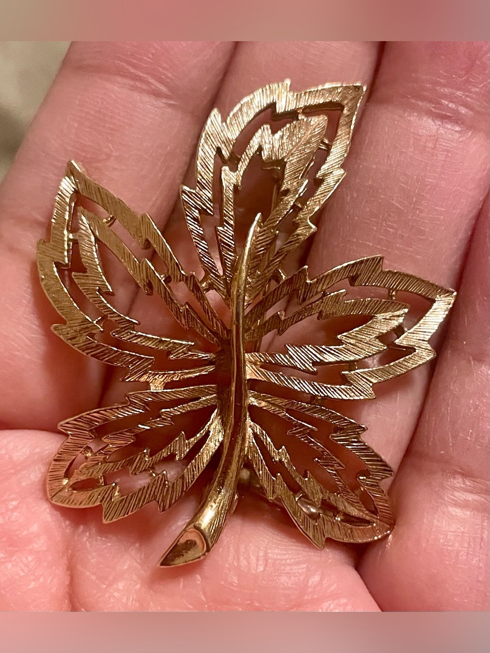 Sarah Coventry Gold Leaf Cutout Brooch